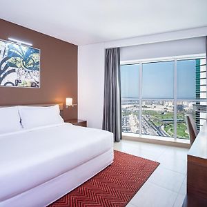 Corner room Balcony Guest room 1 King Skyline view